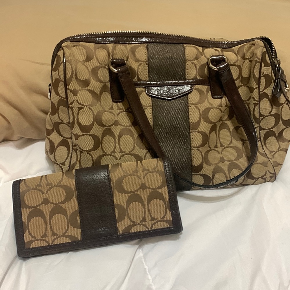 Used coach satchel with matching wallet... authentic